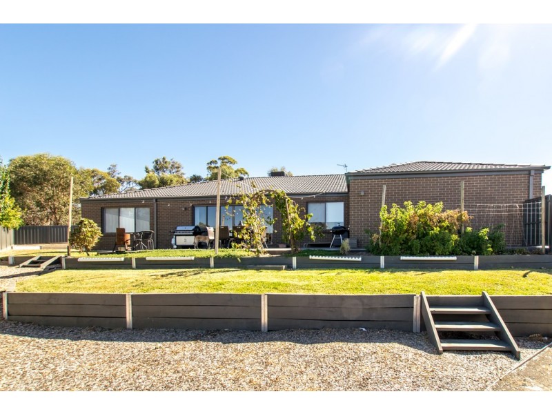 4 Chevington Close, Golden Square VIC 3555