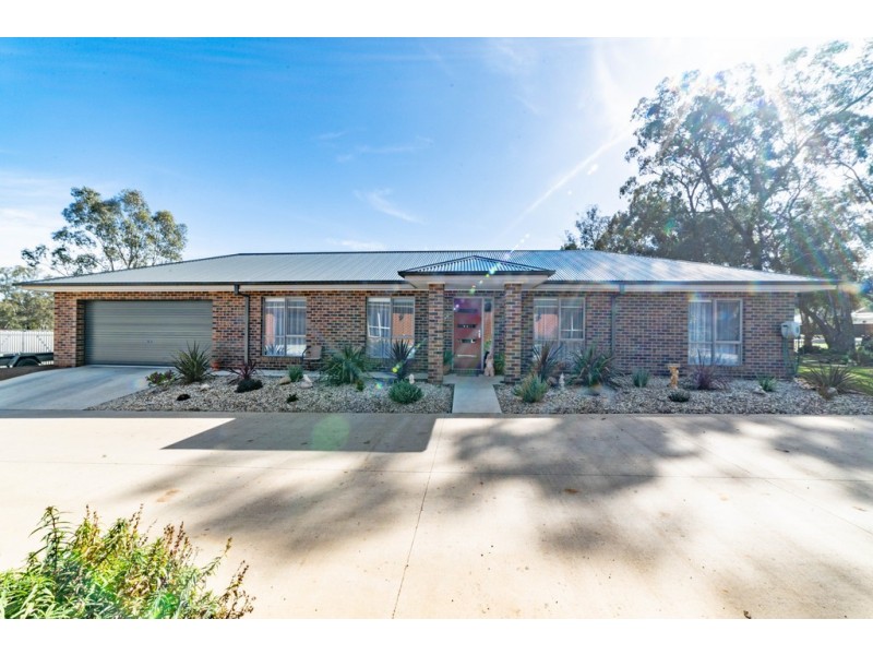 8/21 Scullys Lane, Heathcote VIC 3523