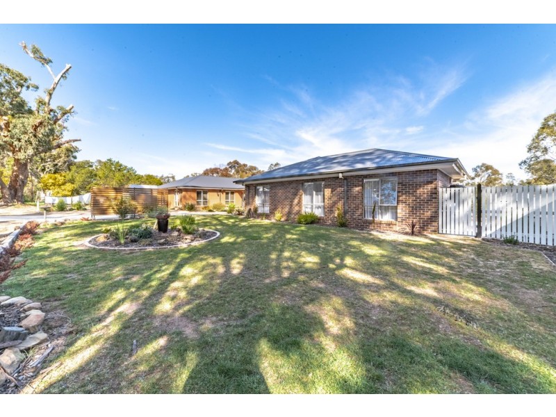 8/21 Scullys Lane, Heathcote VIC 3523