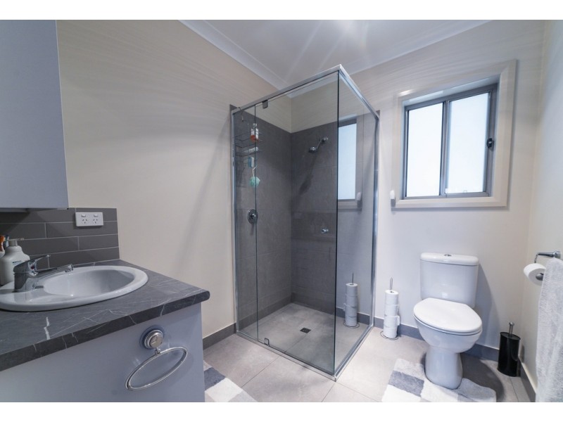 8/21 Scullys Lane, Heathcote VIC 3523