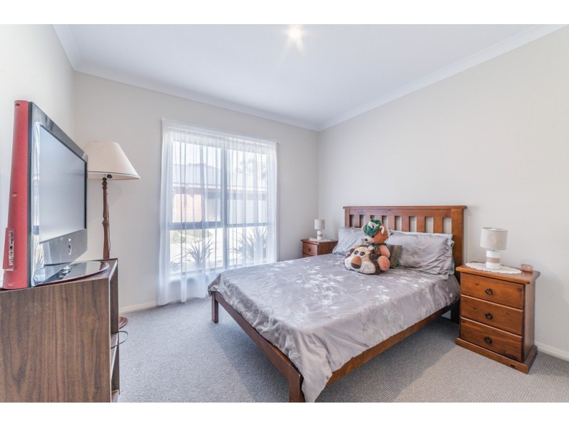 8/21 Scullys Lane, Heathcote VIC 3523