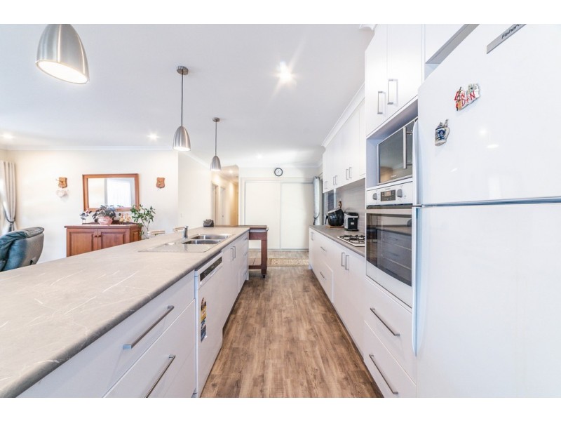 8/21 Scullys Lane, Heathcote VIC 3523