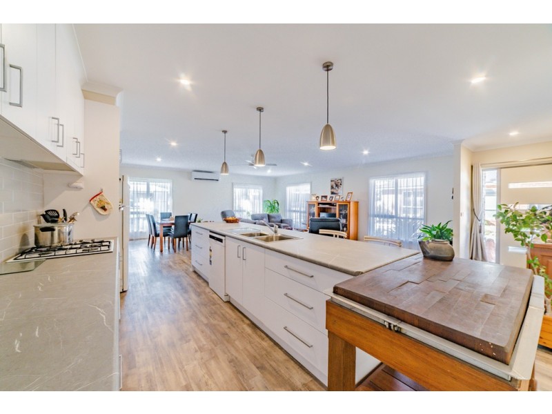 8/21 Scullys Lane, Heathcote VIC 3523