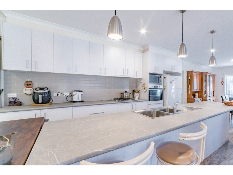 8/21 Scullys Lane, Heathcote VIC 3523