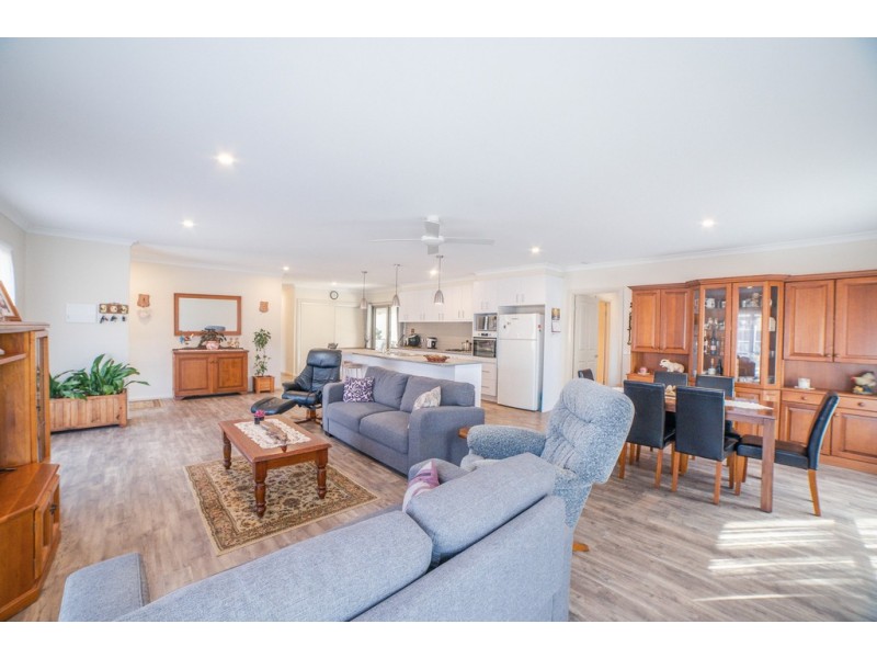 8/21 Scullys Lane, Heathcote VIC 3523