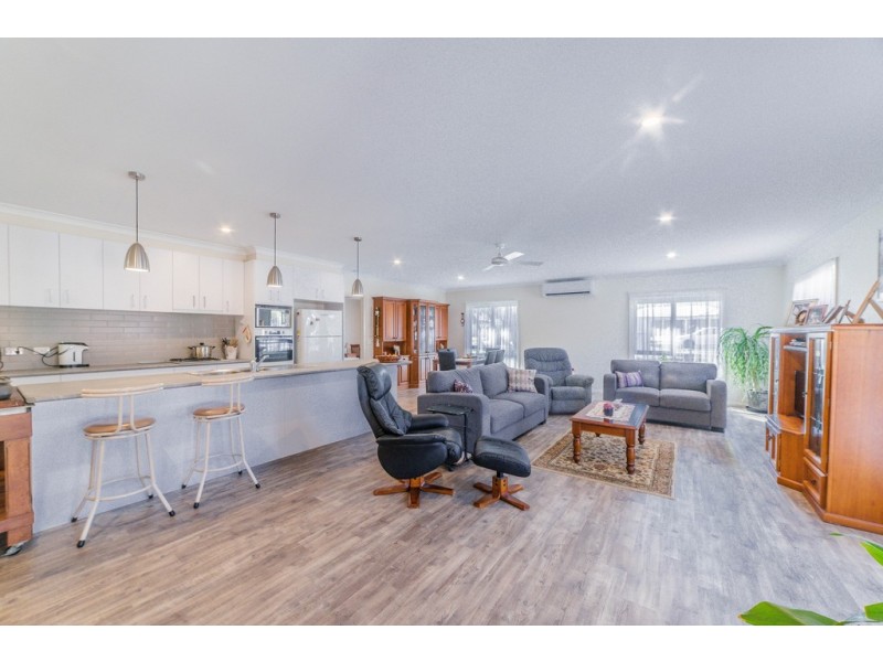 8/21 Scullys Lane, Heathcote VIC 3523