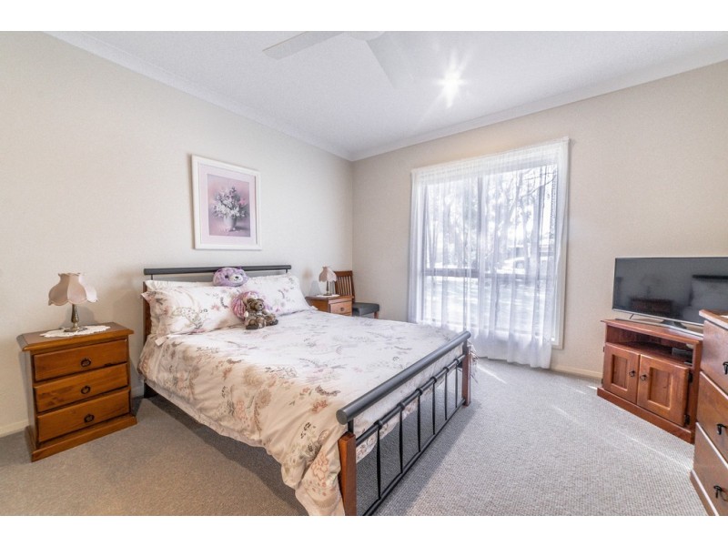 8/21 Scullys Lane, Heathcote VIC 3523