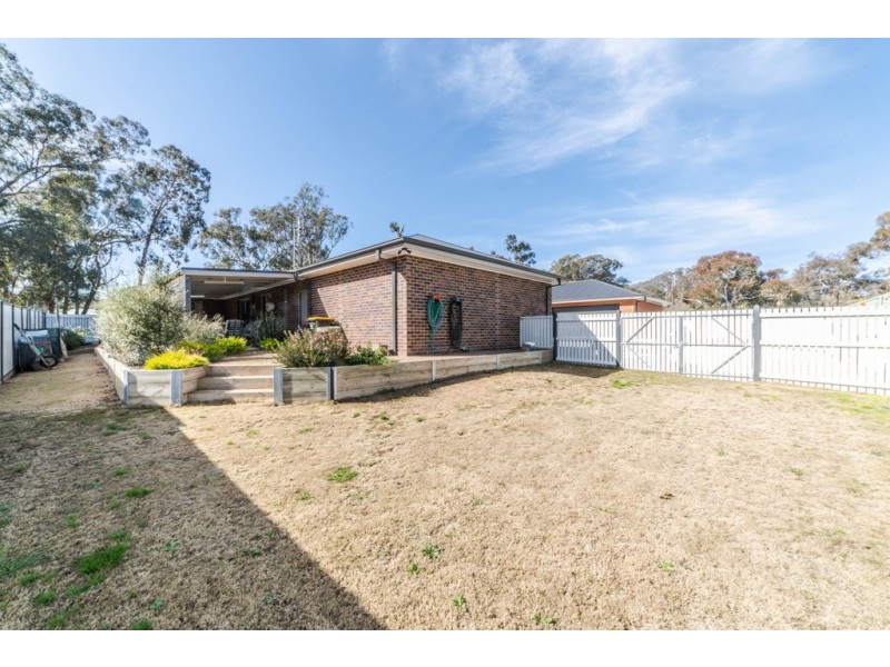 8/21 Scullys Lane, Heathcote VIC 3523