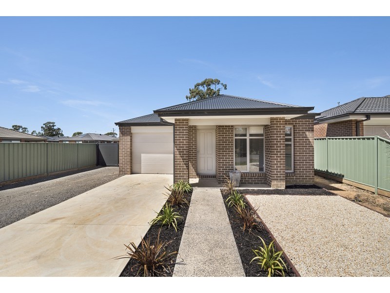 13 Gladeville Drive, Eaglehawk VIC 3556
