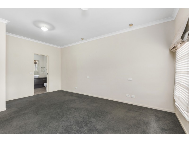 2 Klim Avenue, Kangaroo Flat VIC 3555