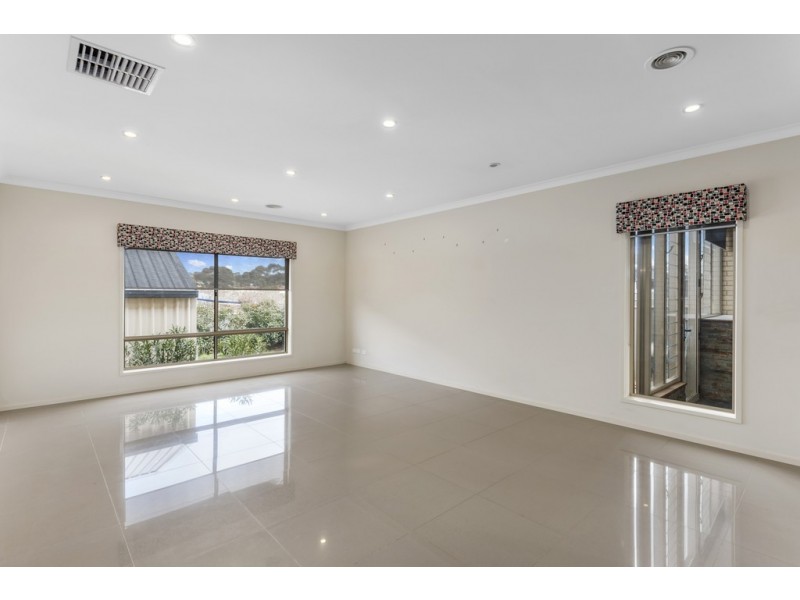 2 Klim Avenue, Kangaroo Flat VIC 3555