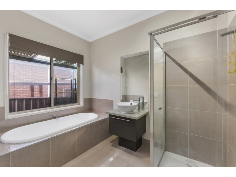 2 Klim Avenue, Kangaroo Flat VIC 3555