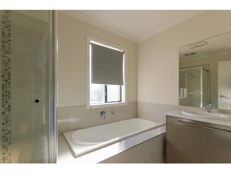 5 Deharl Court, Ascot VIC 3551