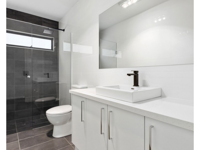 2/130 McIvor Road, Kennington VIC 3550