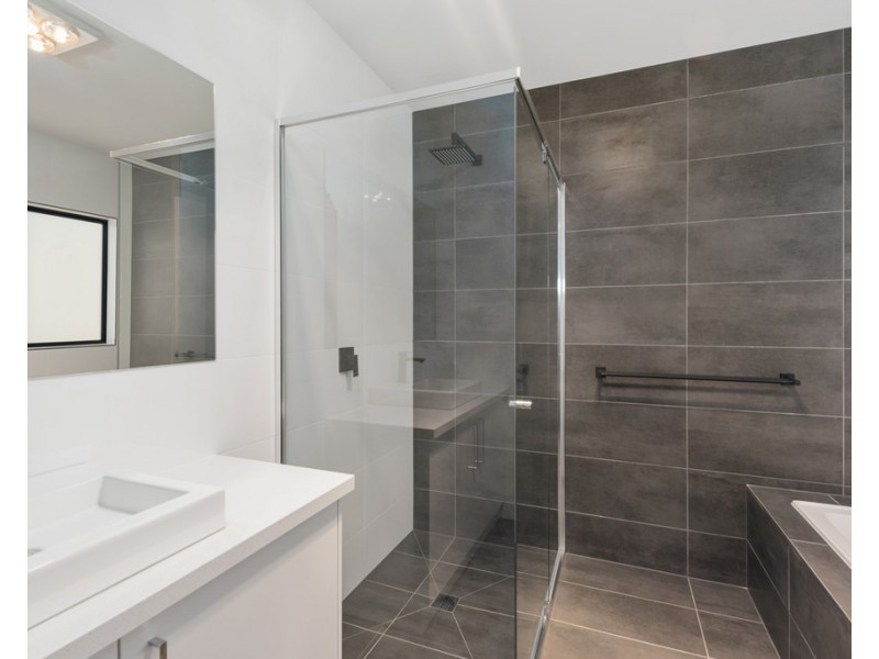 2/130 McIvor Road, Kennington VIC 3550