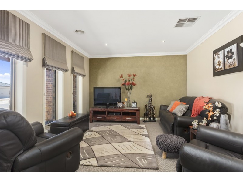 4 Greenfield Drive, Epsom VIC 3551
