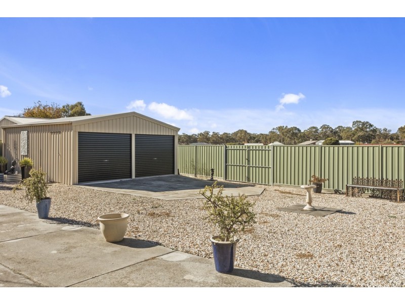 4 Greenfield Drive, Epsom VIC 3551