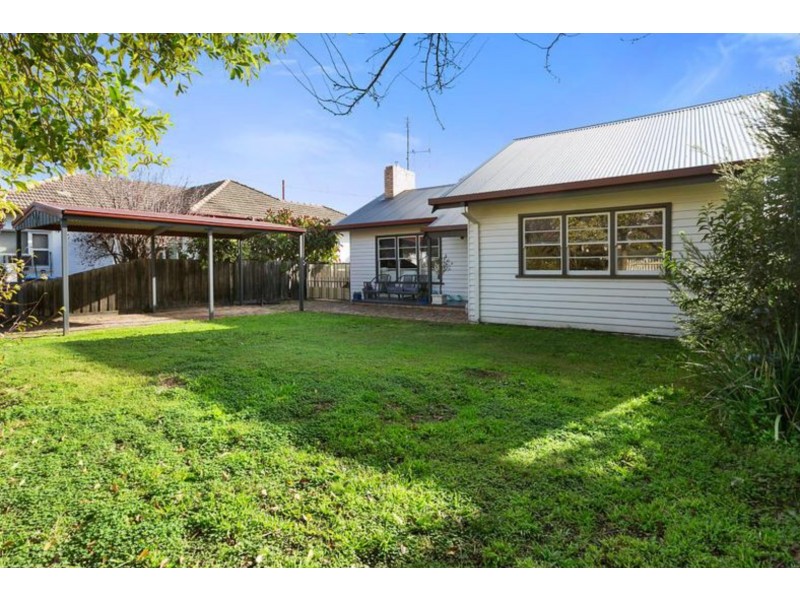 2 Wallace Avenue, Flora Hill VIC 3550