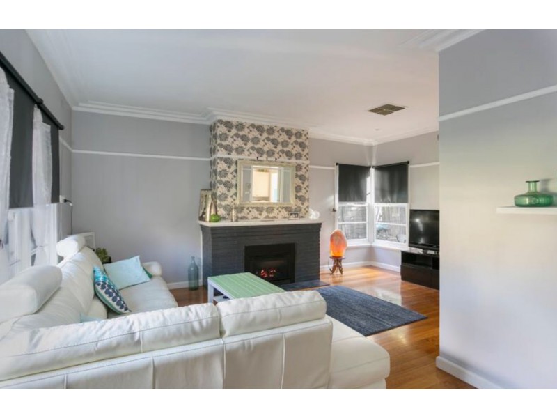 2 Wallace Avenue, Flora Hill VIC 3550