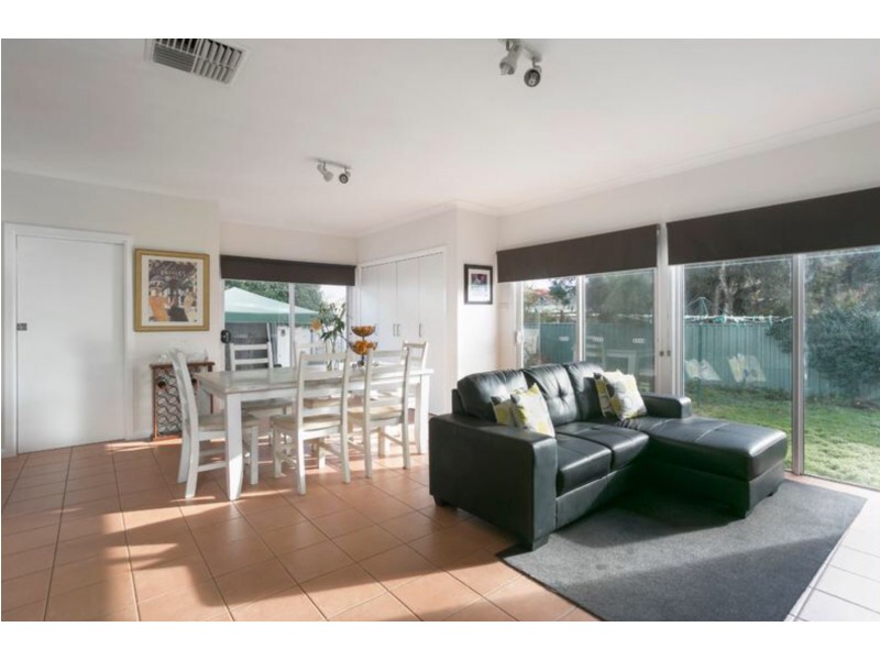 2 Wallace Avenue, Flora Hill VIC 3550