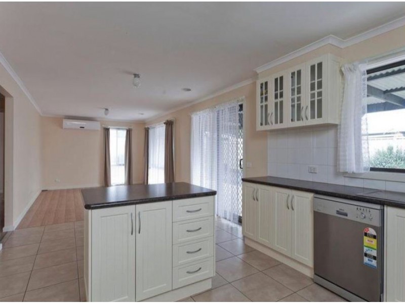 8 Aliza Avenue, California Gully VIC 3556