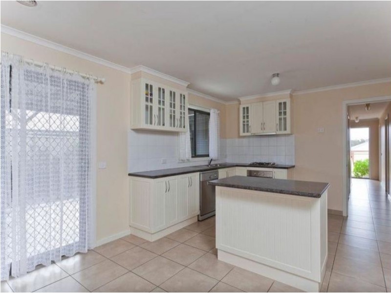 8 Aliza Avenue, California Gully VIC 3556