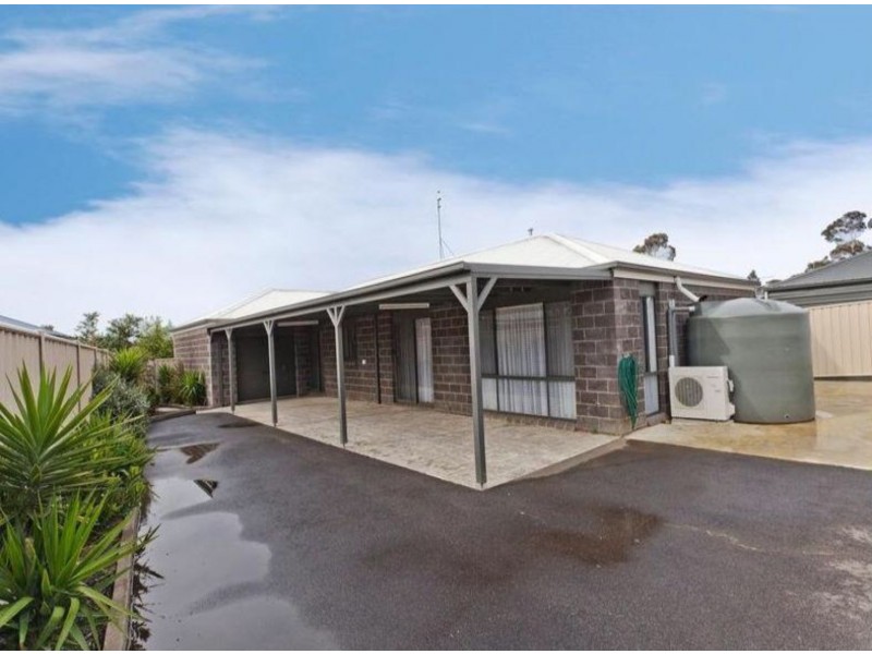 8 Aliza Avenue, California Gully VIC 3556