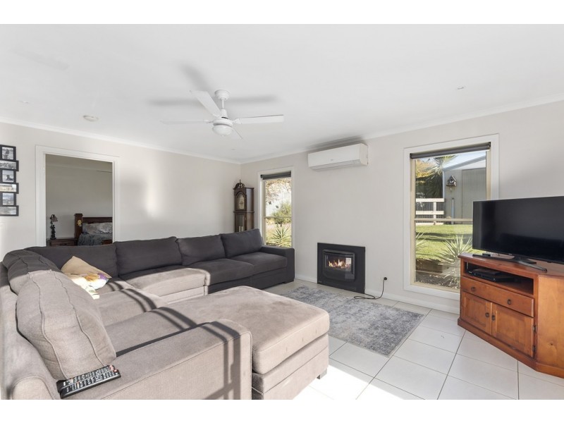 16 Sandhurst Road, California Gully VIC 3556