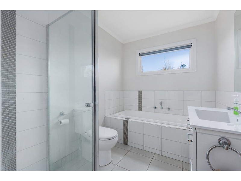 16 Sandhurst Road, California Gully VIC 3556