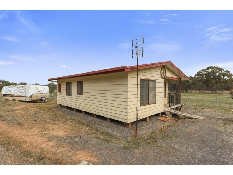 37 Benson Road, Waanyarra VIC 3551