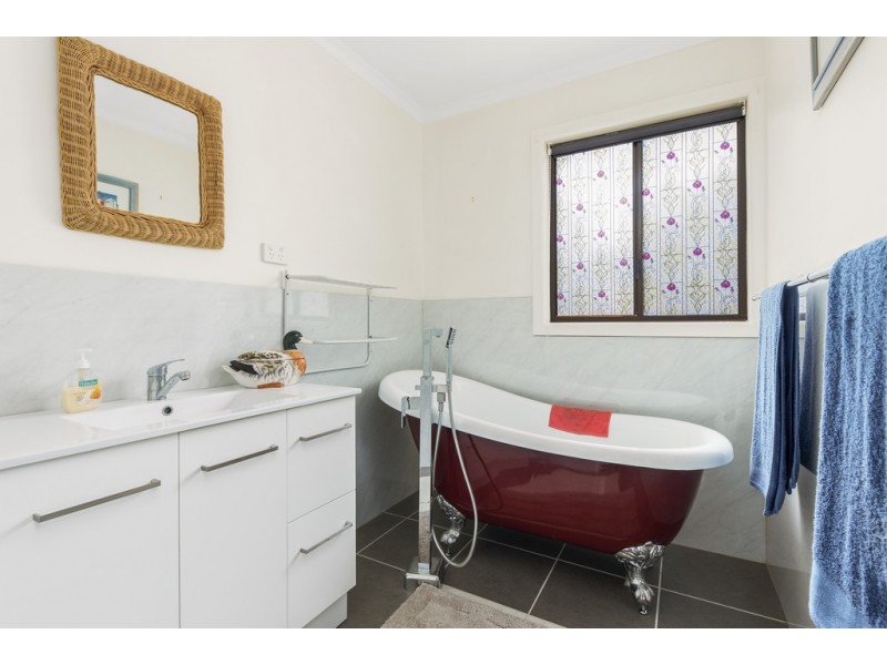 37 Benson Road, Waanyarra VIC 3551