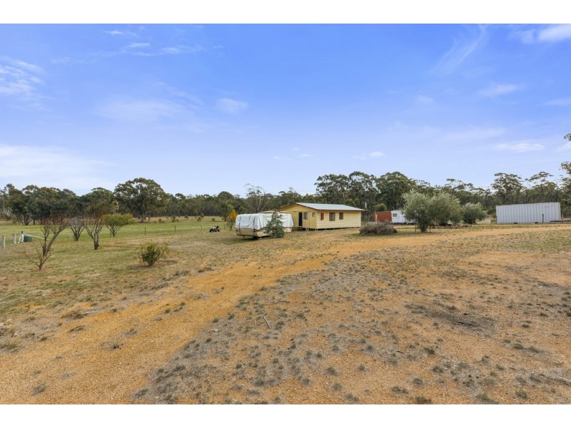 37 Benson Road, Waanyarra VIC 3551