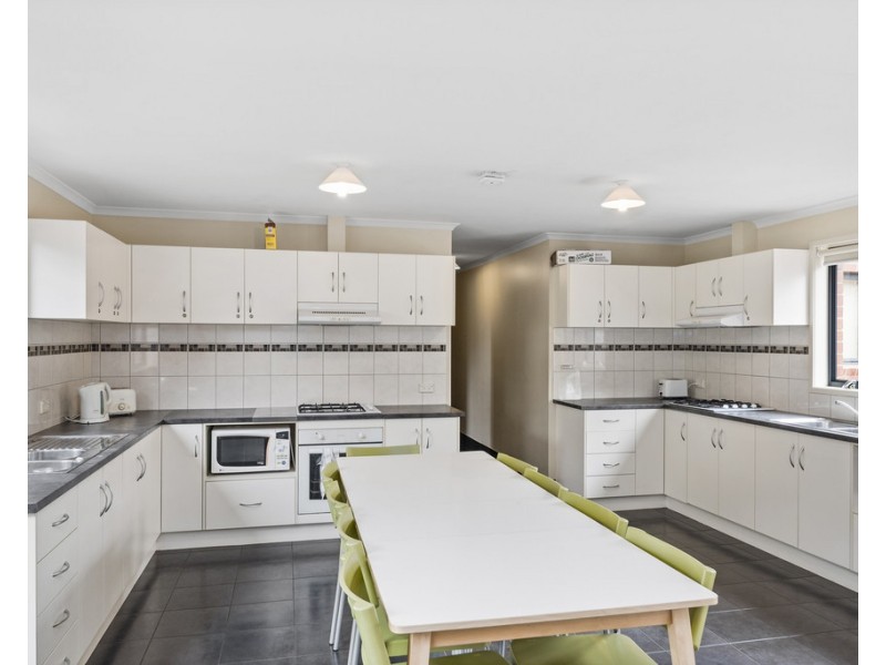 31 Churchill Avenue, Flora Hill VIC 3550