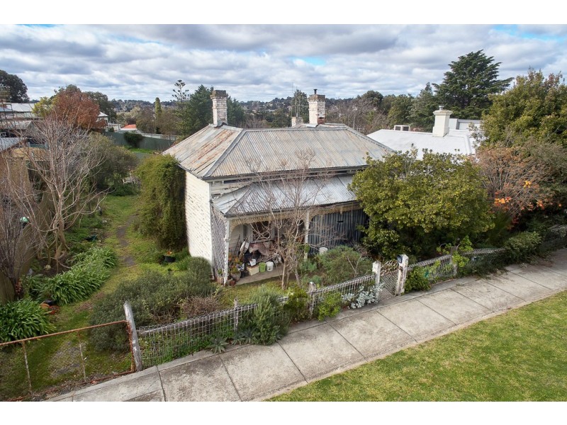 19 Reginald Street, Quarry Hill VIC 3550