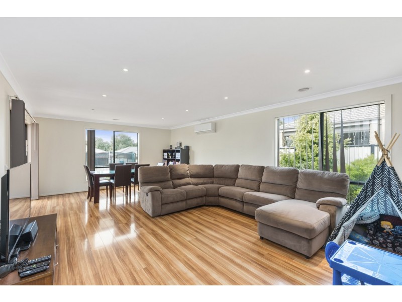 11 Eaglewood Way, California Gully VIC 3556