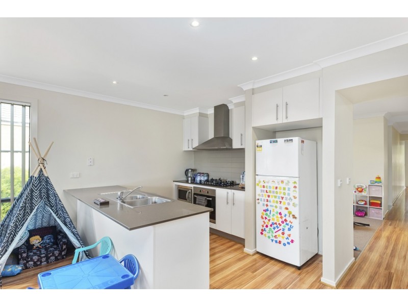 11 Eaglewood Way, California Gully VIC 3556