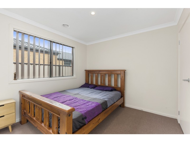 11 Eaglewood Way, California Gully VIC 3556