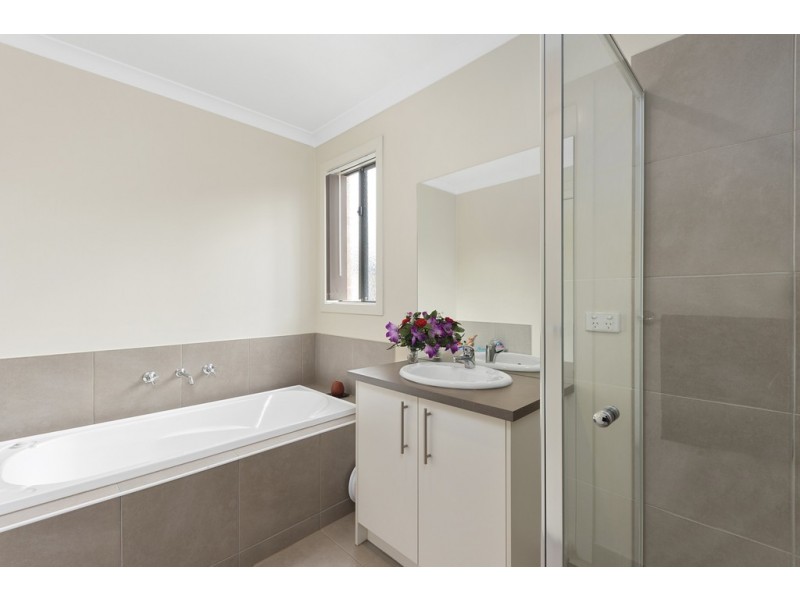 11 Eaglewood Way, California Gully VIC 3556