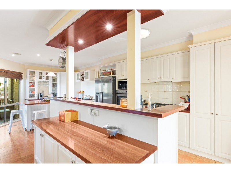 9 Currawong Court, Kennington VIC 3550