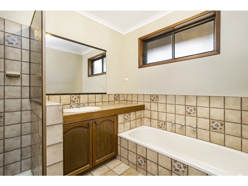 1/126 Edwards Road, Kennington VIC 3550