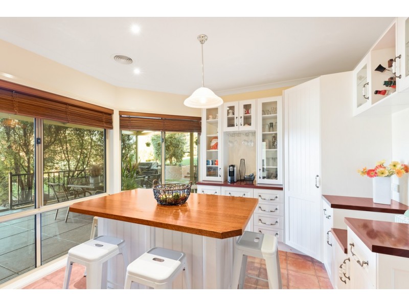 9 Currawong Court, Kennington VIC 3550