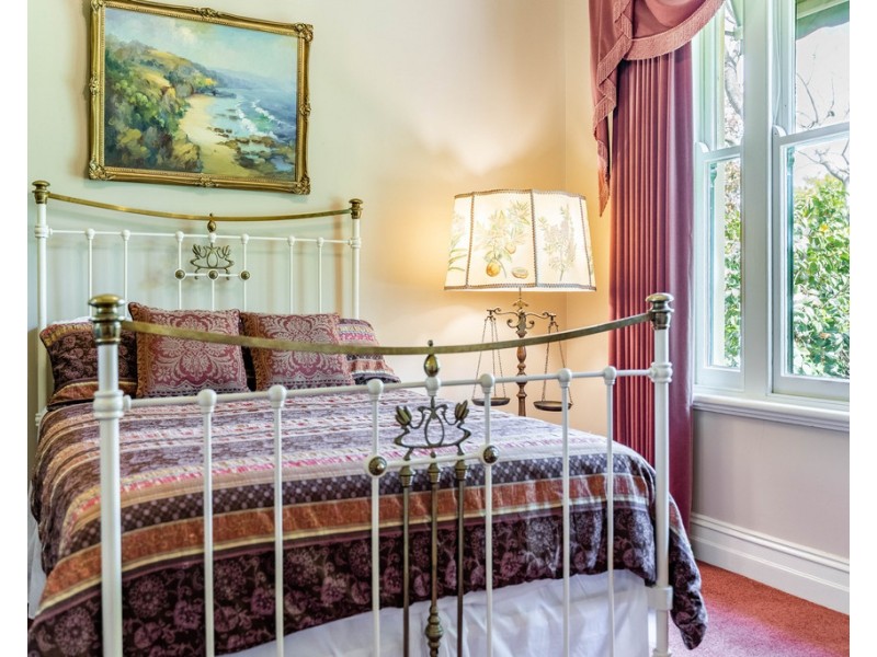 1 Pine Street, Quarry Hill VIC 3550