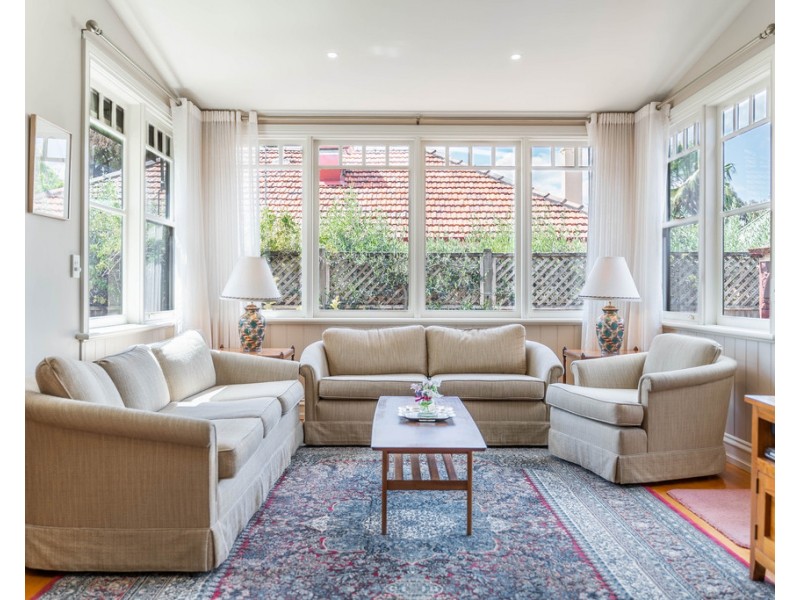 1 Pine Street, Quarry Hill VIC 3550