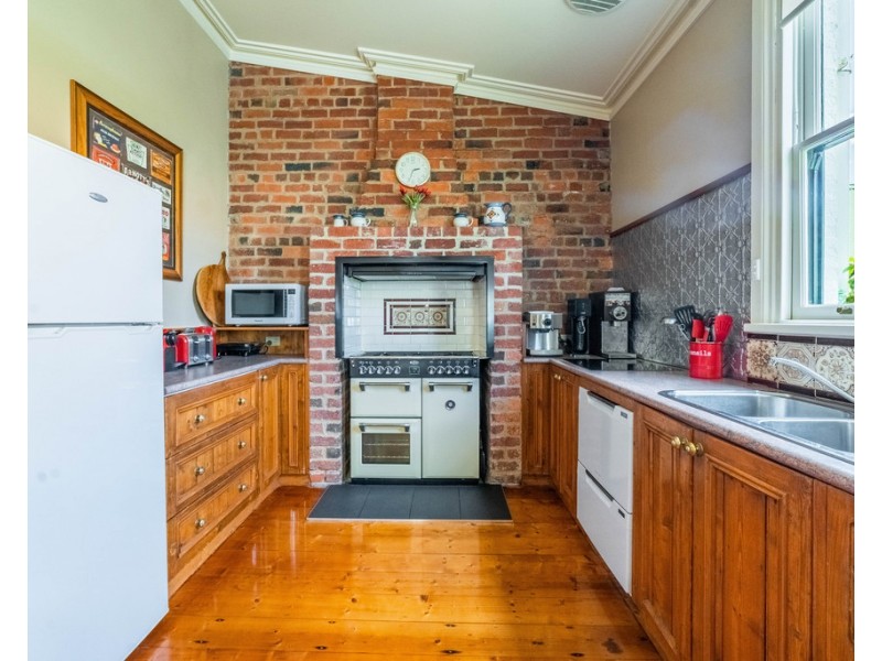 1 Pine Street, Quarry Hill VIC 3550