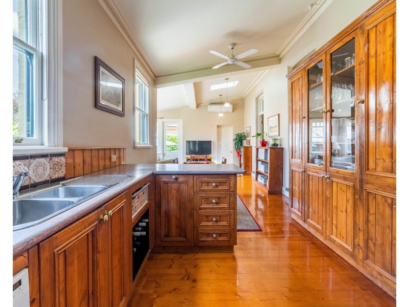 1 Pine Street, Quarry Hill VIC 3550