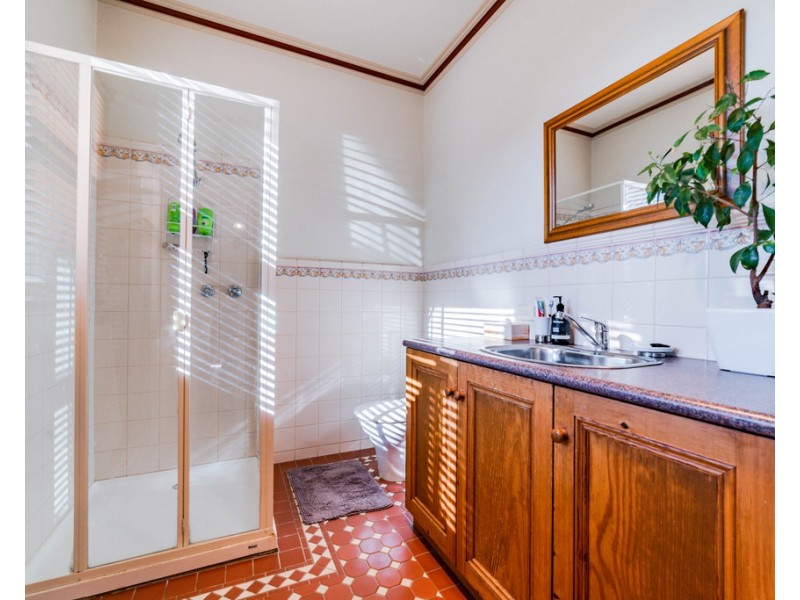 1 Pine Street, Quarry Hill VIC 3550