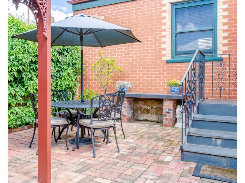 1 Pine Street, Quarry Hill VIC 3550