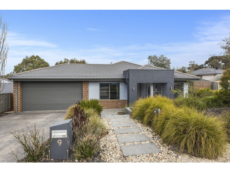 9 Poorinda Crescent, Kangaroo Flat VIC 3555