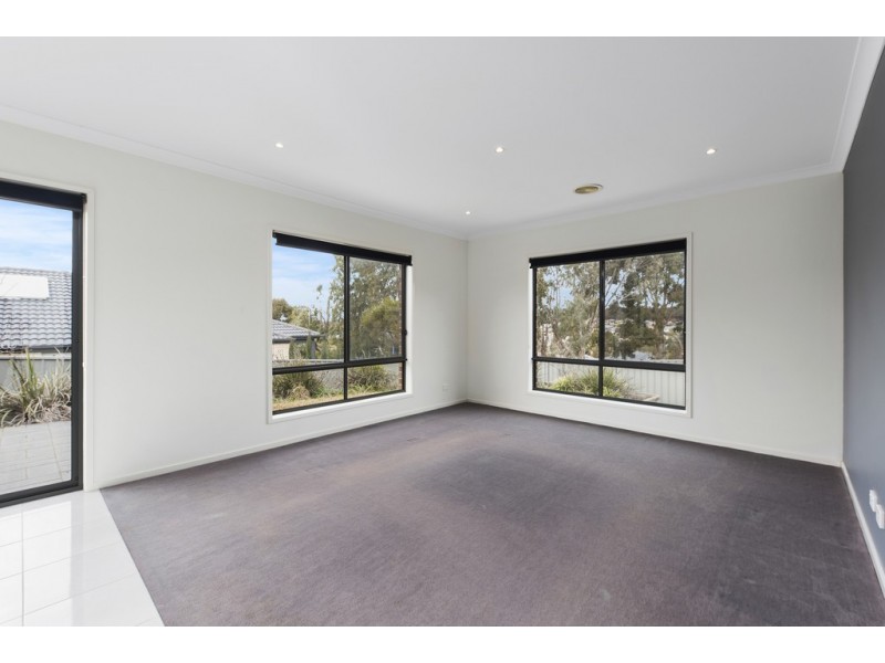 9 Poorinda Crescent, Kangaroo Flat VIC 3555