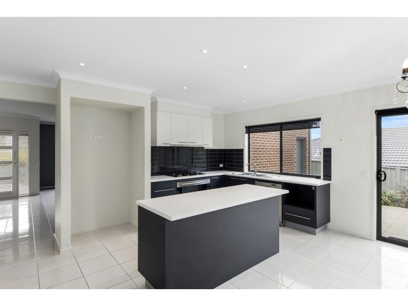 9 Poorinda Crescent, Kangaroo Flat VIC 3555